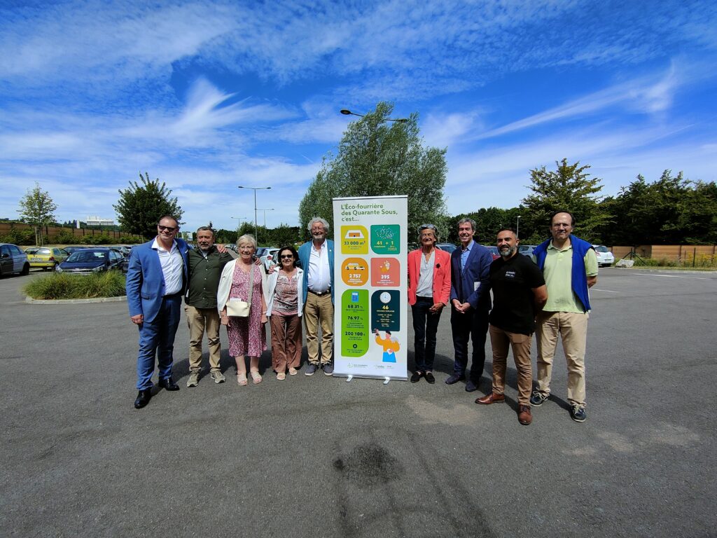Photo des maires et élus des communes membres du SIVOM pour la section fourrière accompagné du Président du syndicat, Daniel Level et de ses vice-présidents
